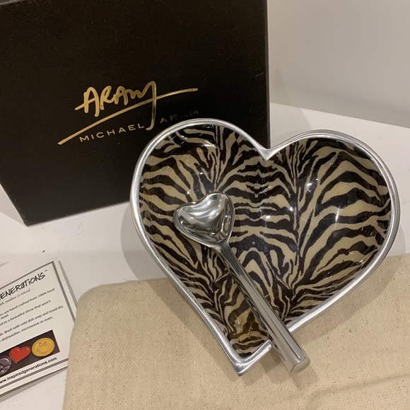 Michael Aram🤎🖤Hand Forged Zebra Heart Shaped Dish Bowl w/Silver Serving Spoon - Picture 2 of 16